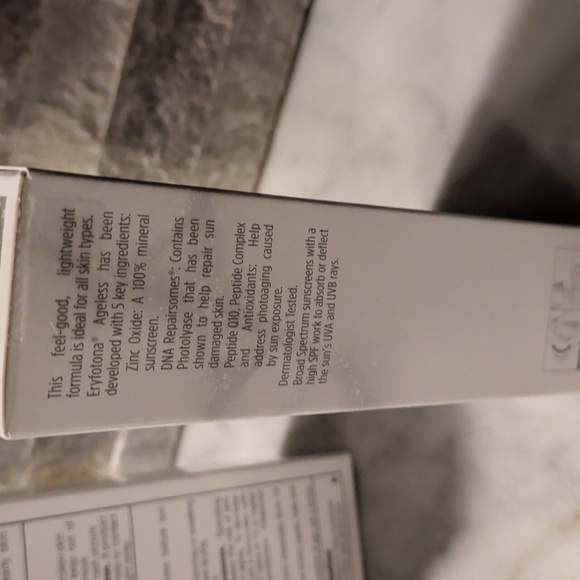 Isdin Photo Face Sunscreen SPF 50 - Tinted - Set Of 2 - Picture 5 of 6